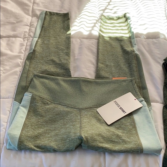 PINK Victoria's Secret Pants - NWT. PINK leggings